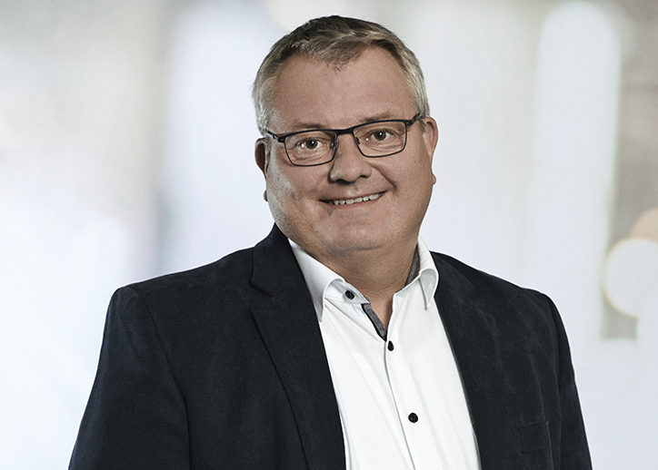 Lars Jul Christensen, Manager, merkonom